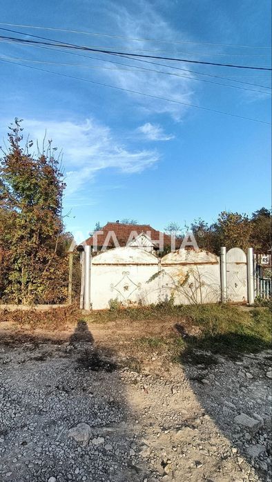 Будинок з ділянкою  50 сотих і новим фундаментом