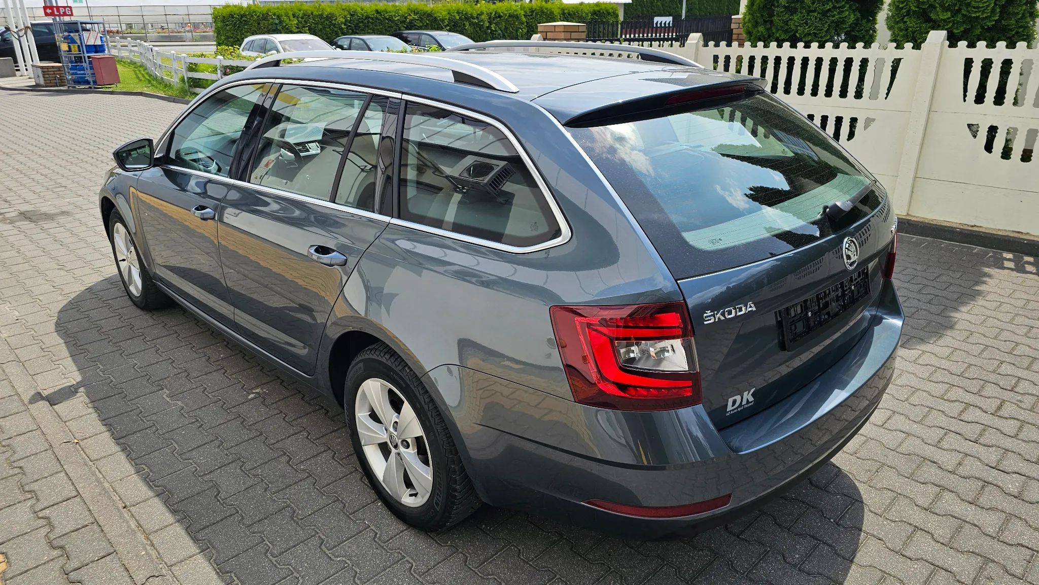 Skoda Octavia Skoda Octavia 1.6 TDI DSG Ambiente Radar Climatronic ACC Kamera PDC