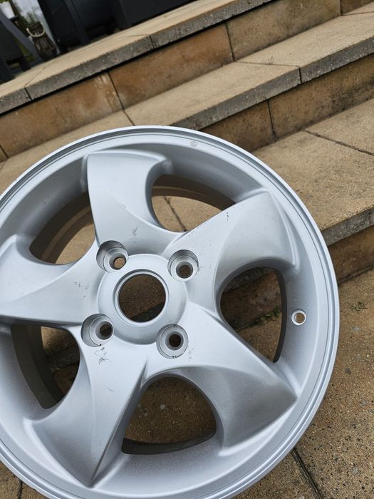 Felga 15cali 4x114.3 6j et45 oryginal Kia Carens  Ładna