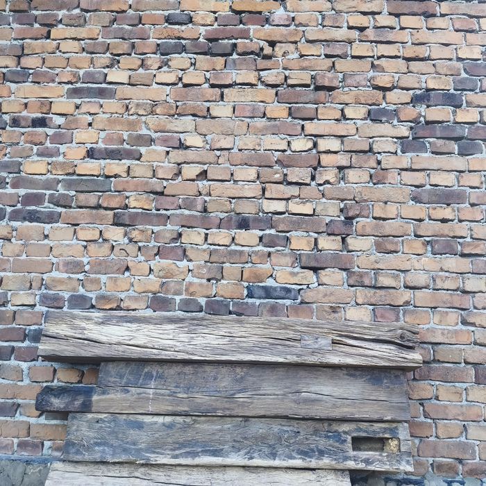 Хвоя та дуб , амбарні бруси масив віком понад 50 років