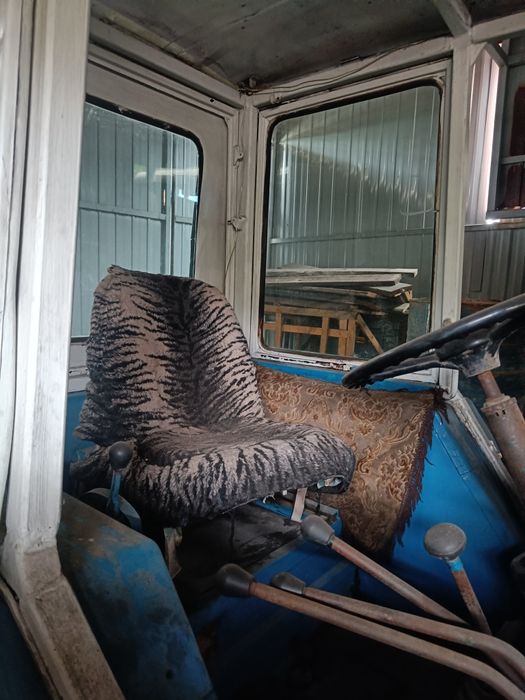 Погрузчик ЮМЗ фронтальный