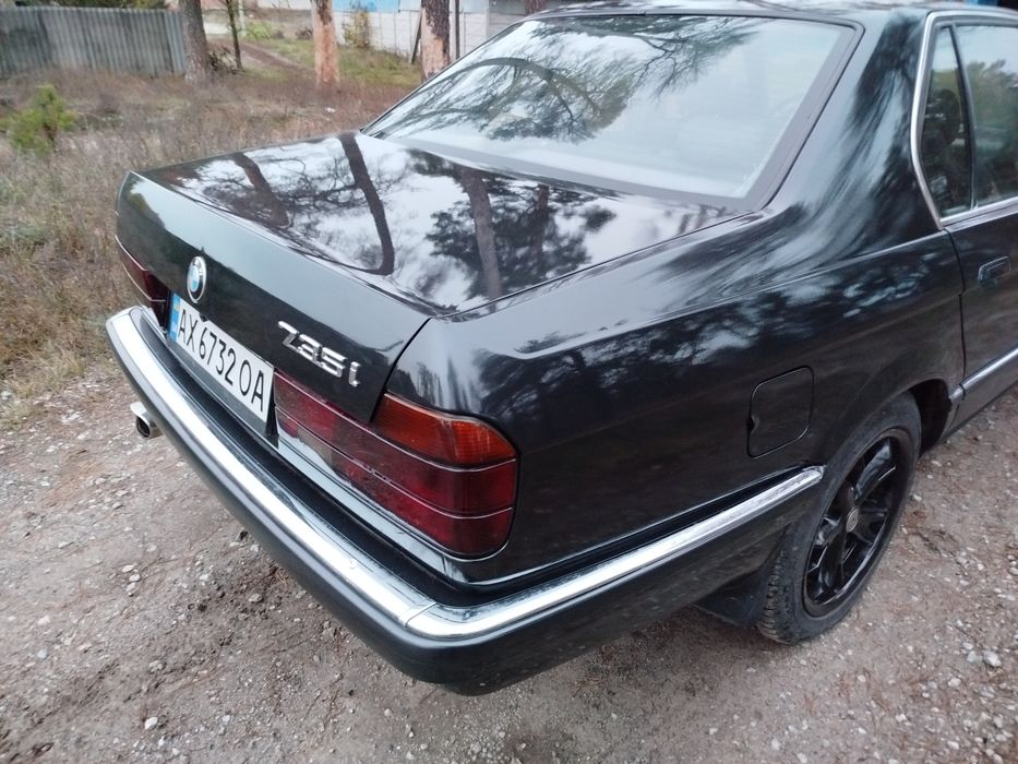 БМВ е32 735i в хорошем состоянии
