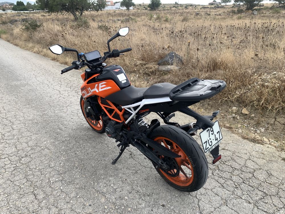KTM Duke 390   .