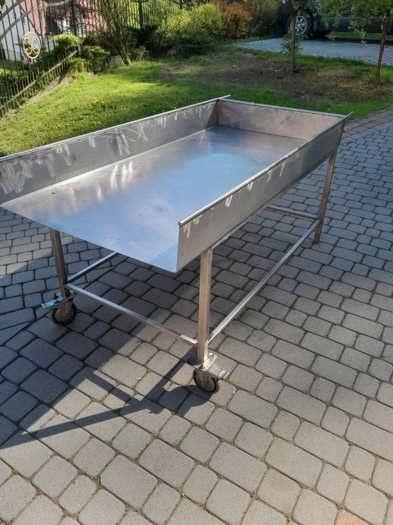 Stół ze stali nierdzewnej