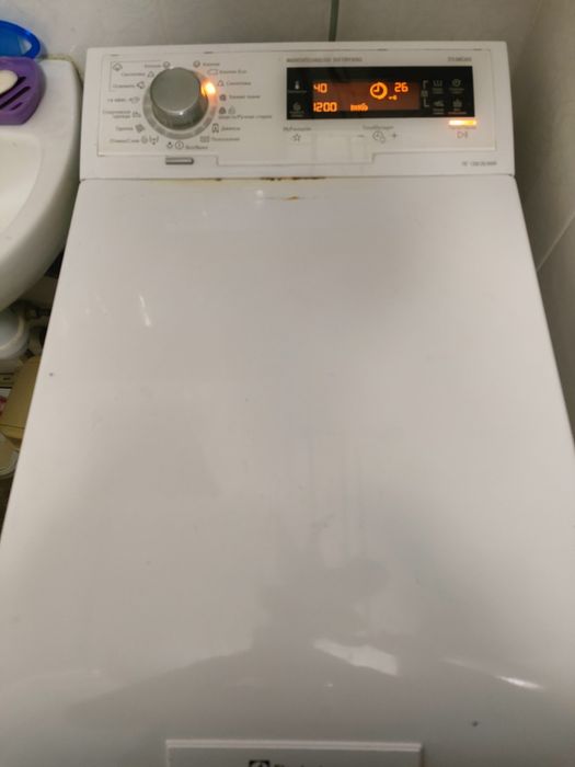 Пральна машина Electrolux вертикальної зазгрузки