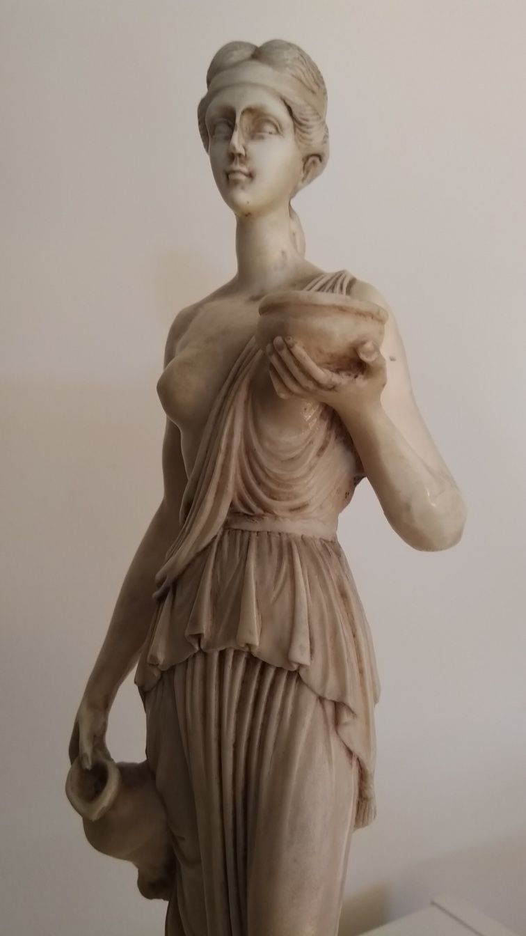 Estátua de mulher romana