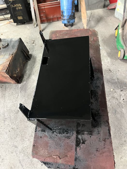 Skrzynka akumulatora zetor 7211 /7745