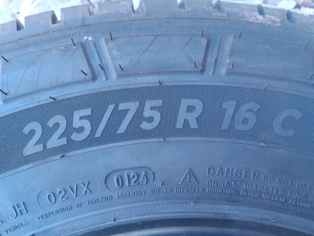 225/75 R16C  118/116R  Michelin Agilis 3