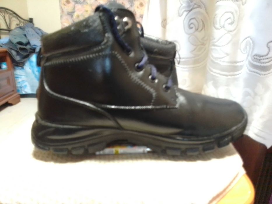Продаются зимние ботинки