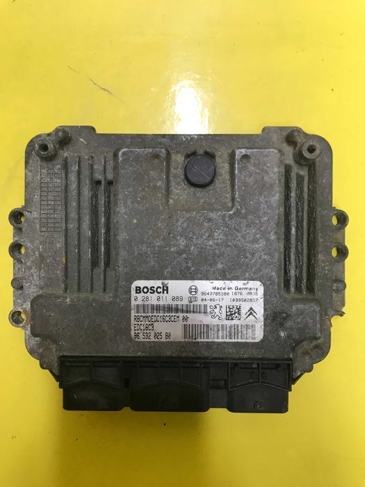 Блок управління двигуном Peugeot 206 0281011089