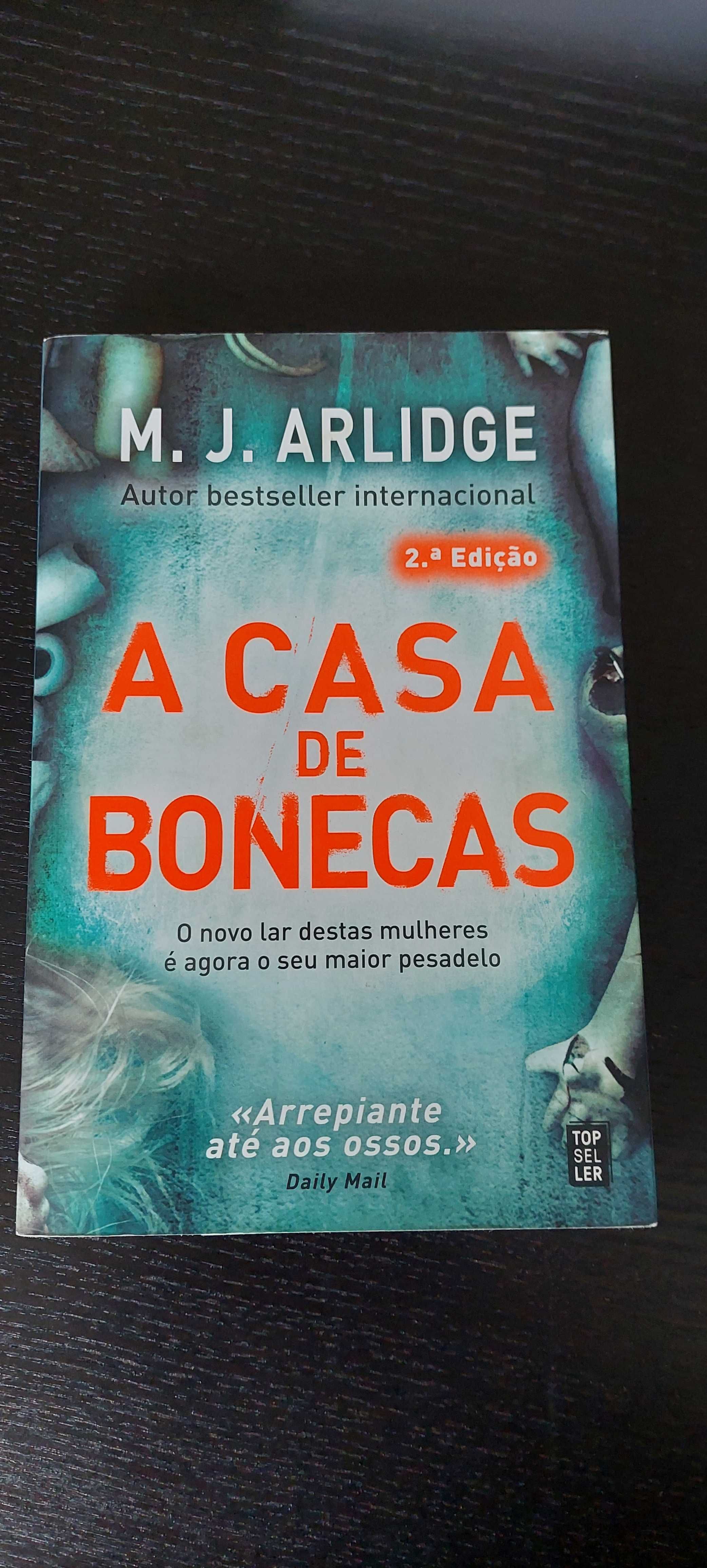 Livro "A Casa de Bonecas "