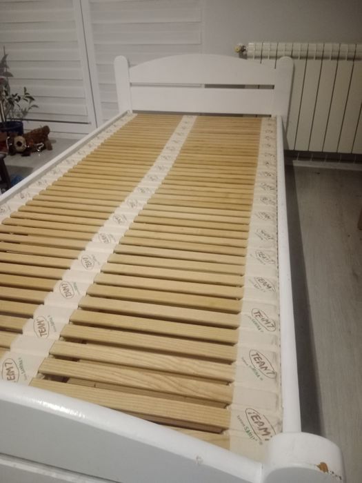 Białe łóżko 90x200