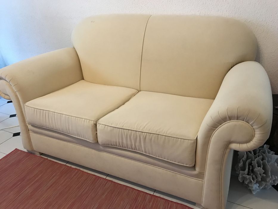 Sofá 2 lugares pele de pêssego