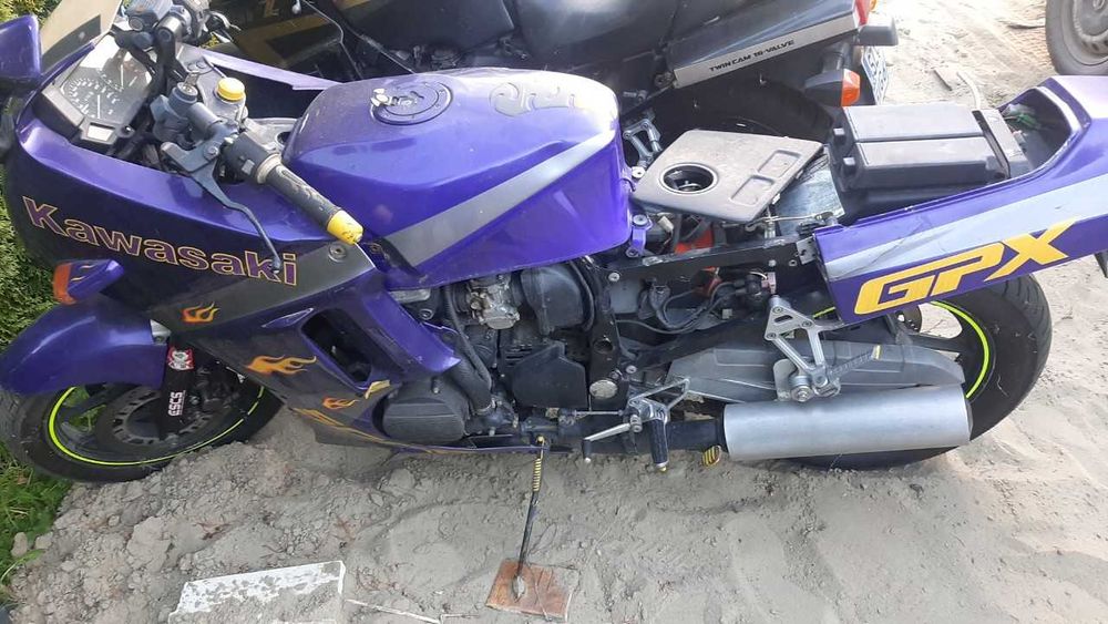 Części Kawasaki GPX 500 Rok 1985