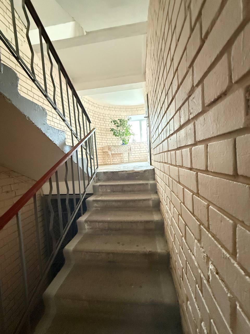 Продам ж/м Ломовский, 1 к. квартира, Фрунзенский, левый берег