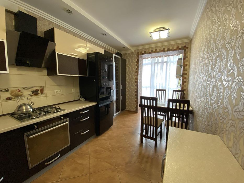 Оренда 2 кімнатної квартири по вулиці Коновальця ( поруч White Center)