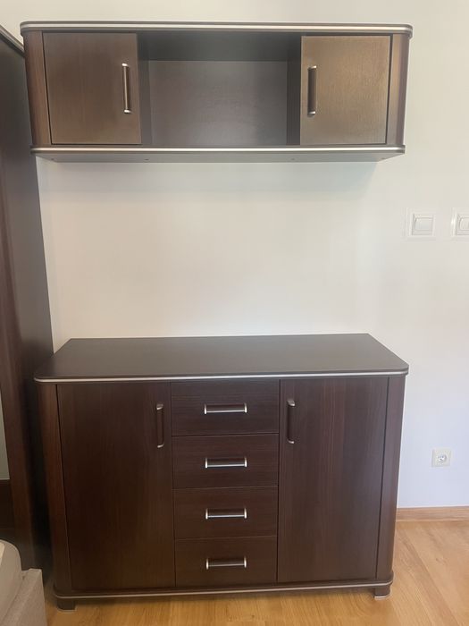 Zestaw komoda i wiszaca szafka brązowa ze srebrnymi dodatkami