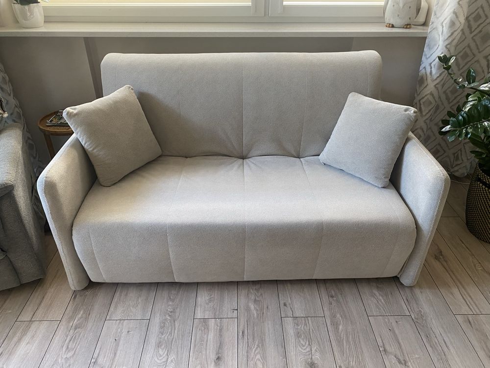 Sofa rozkładana z funkcja codziennego spania.