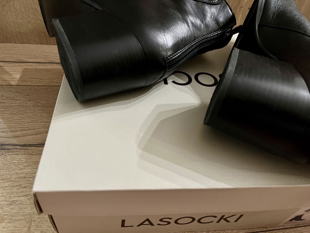 Super buty skórzane czarne Lasocki 40 jak nowe
