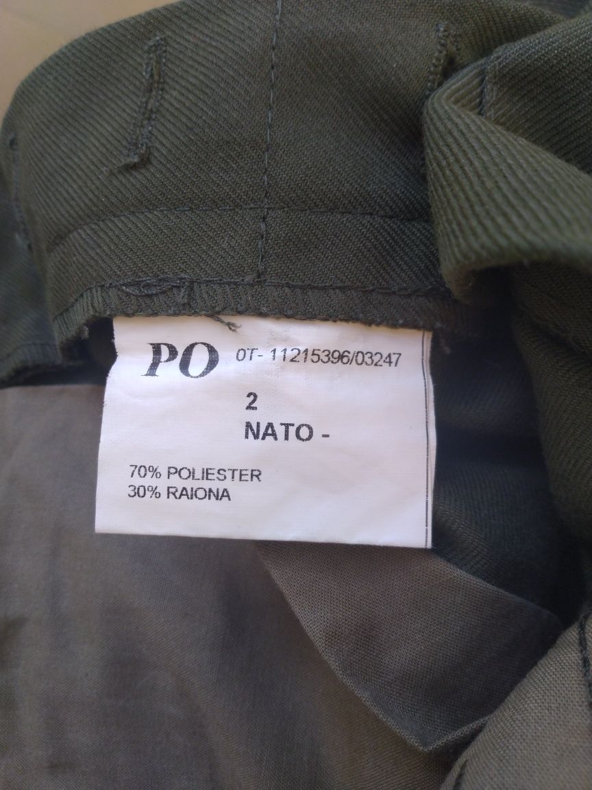 Uniformes do exército, camisa, calças e casaco