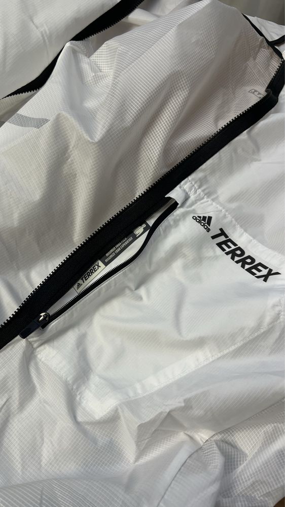 Жіноча бігова вітровка Adidas Terrex нова оригінал куртка біла