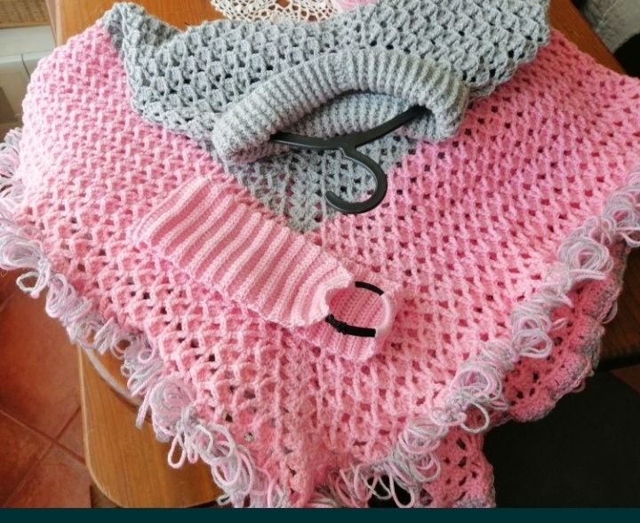 Poncho xaile. Lenços. Pijama. Camisas de noite. Bonecos