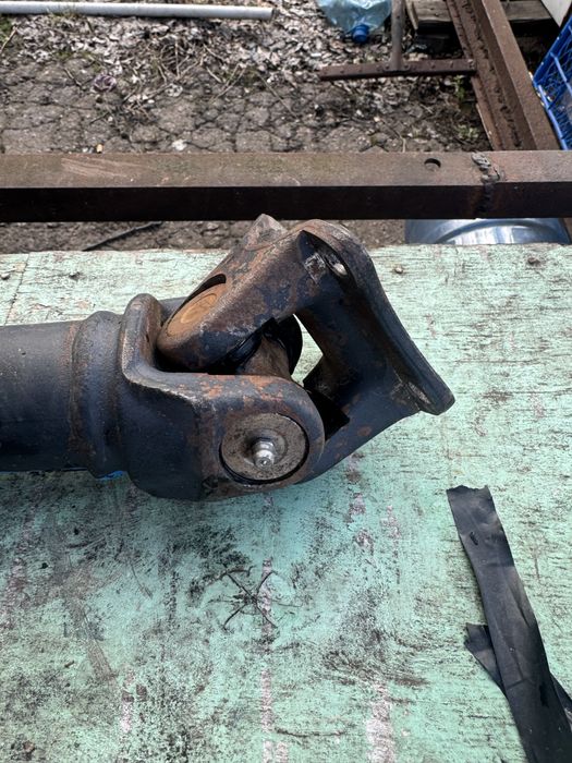 Nissan pathfainder king cab Navara передний кардан