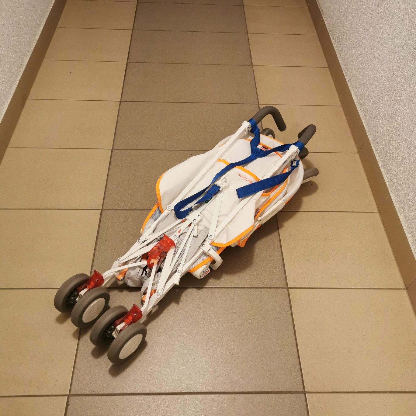 Maclaren VOLO wózek spacerówka parasolka lekki składany