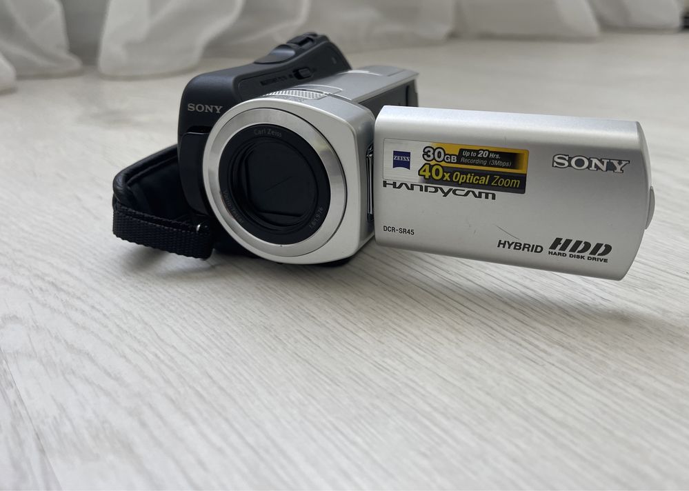 Цифровая видеокамера Sony DCR-SR45