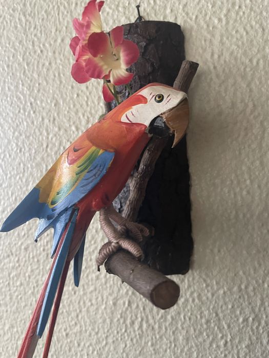 Arara de parede em madeira