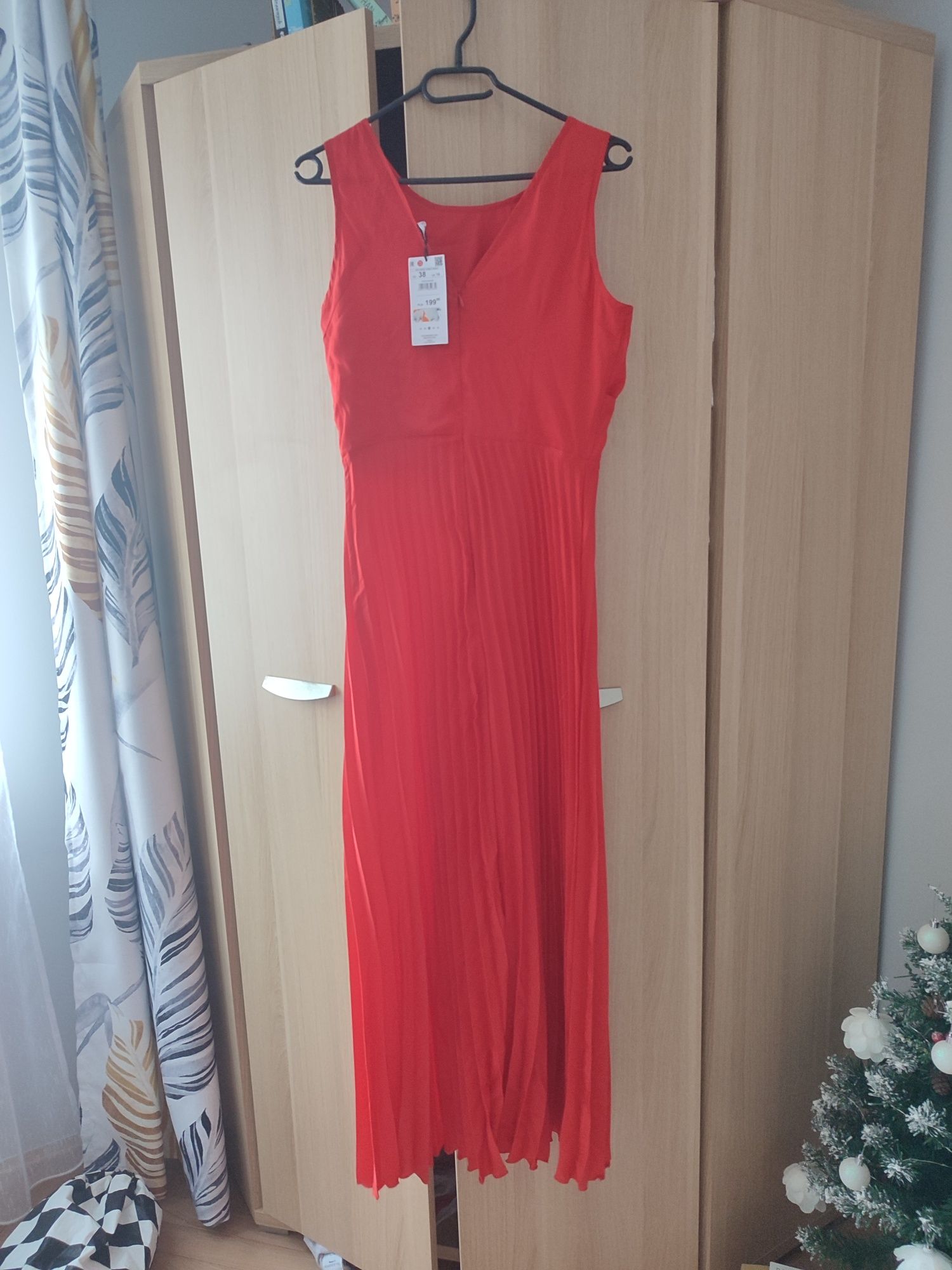 Sukienka czerwona maxi Reserved r.38
