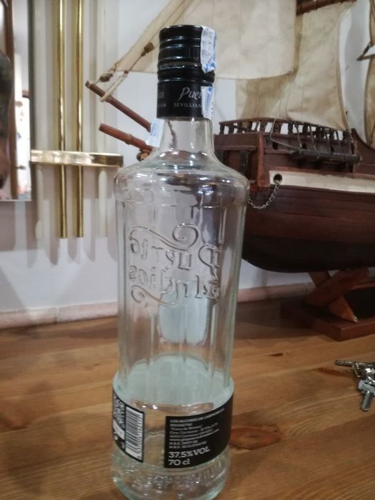 Courvoisier e Nordės garrafas de litro