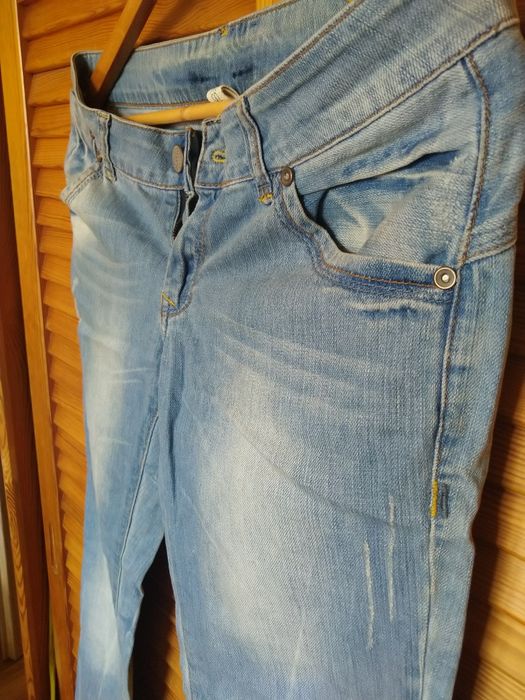 Jeansy damskie Reserved