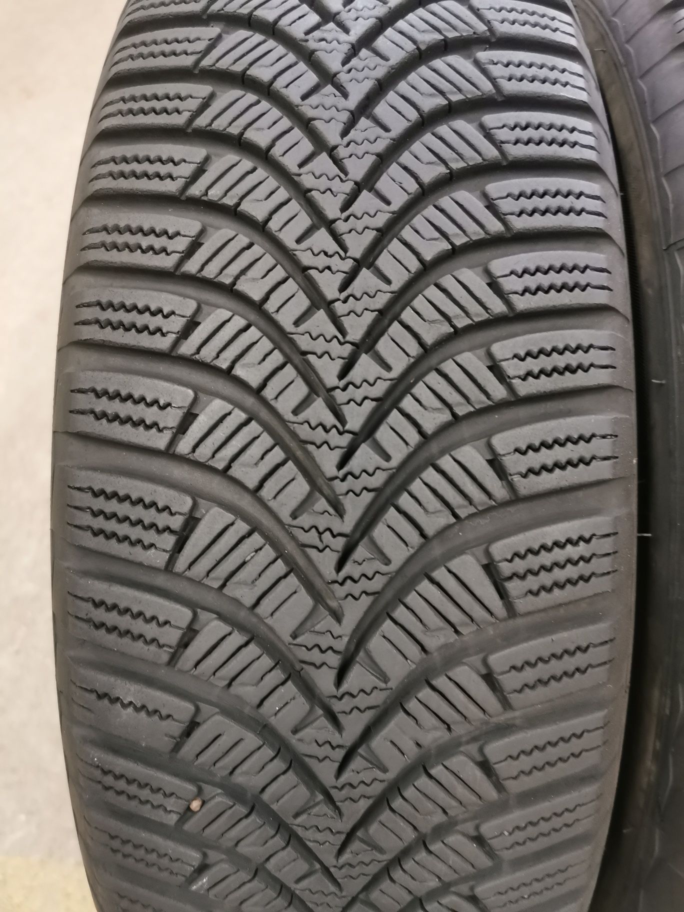Para opon 195/70R16 Hankook Winter i* cept RS2