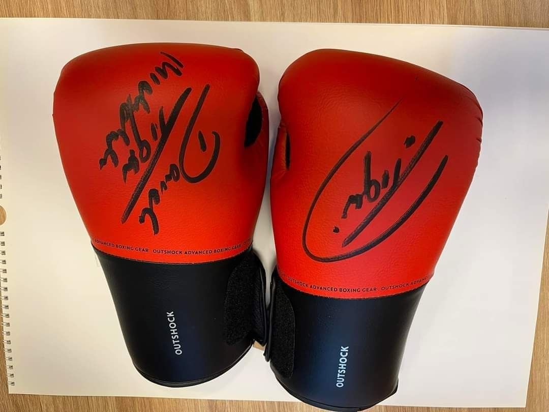 Na sprzedaż rękawice bokserskie z podpisem Dariusza Michalczewskiego