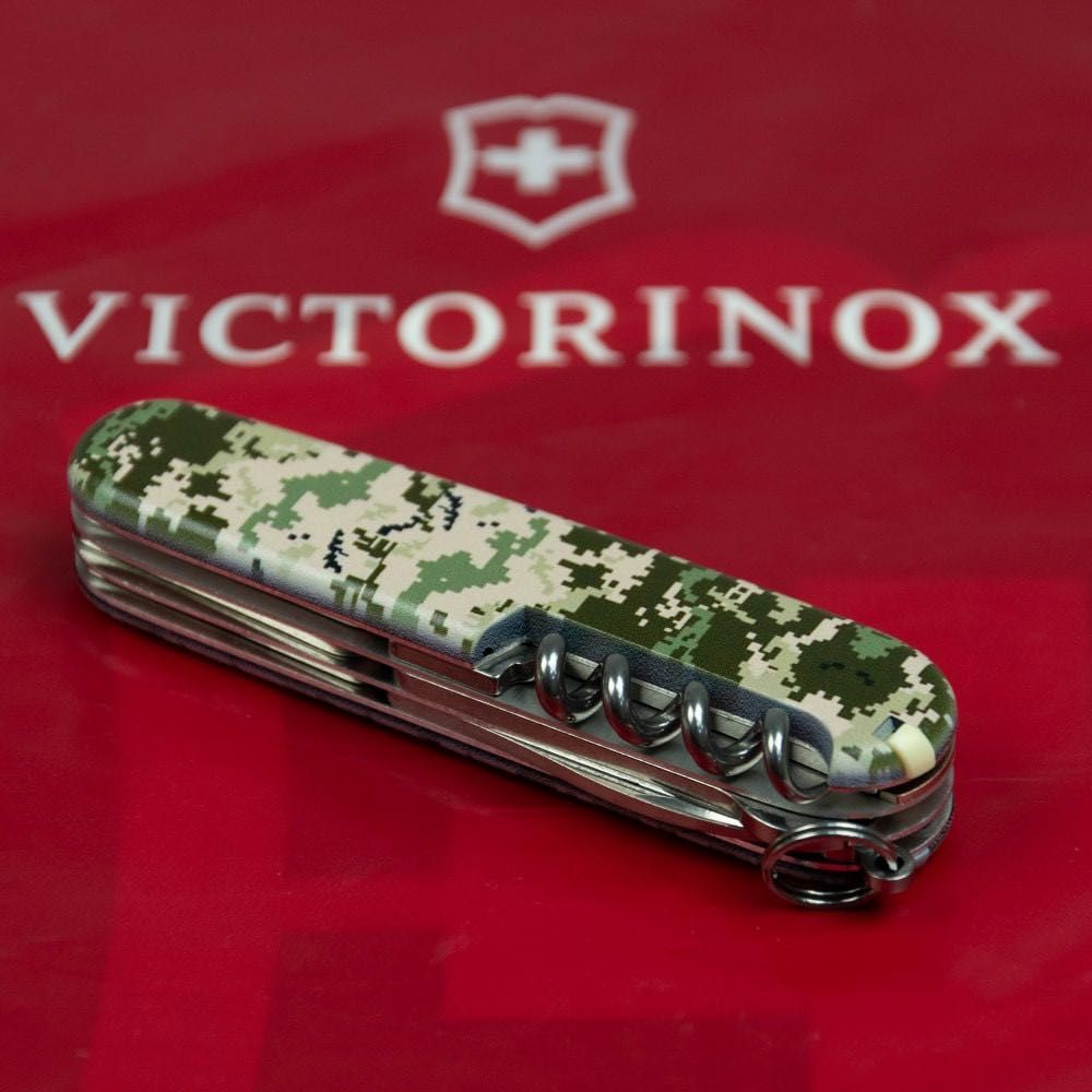 Складаний ніж Victorinox CLIMBER ARMY Піксель з черв. Лого