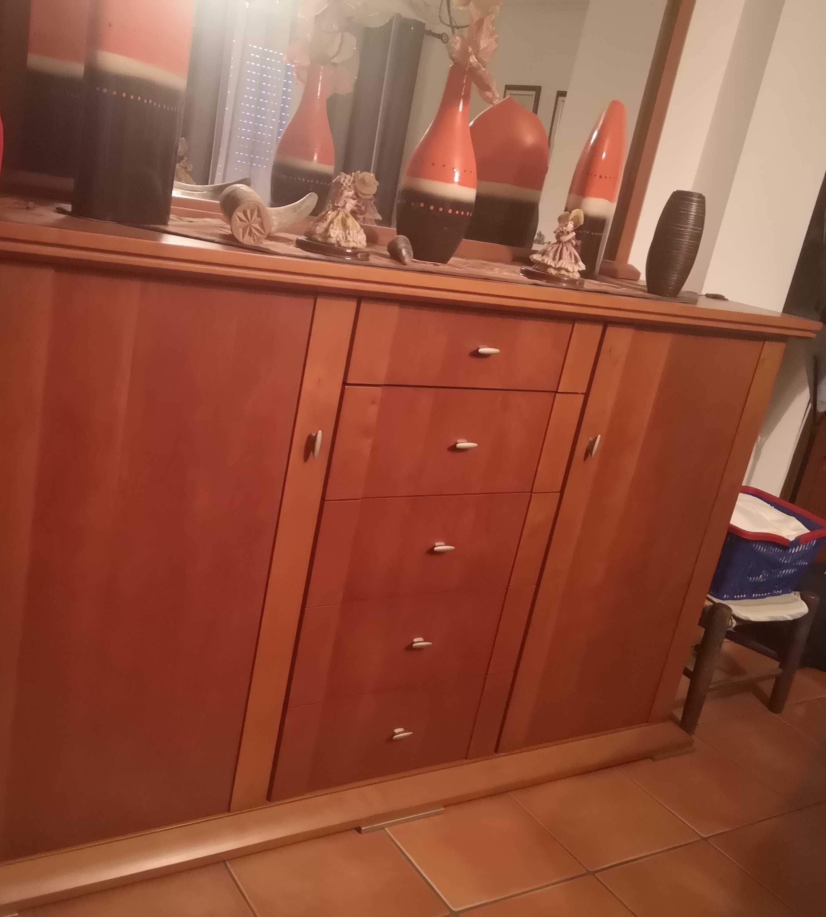 Móvel com espelho sala