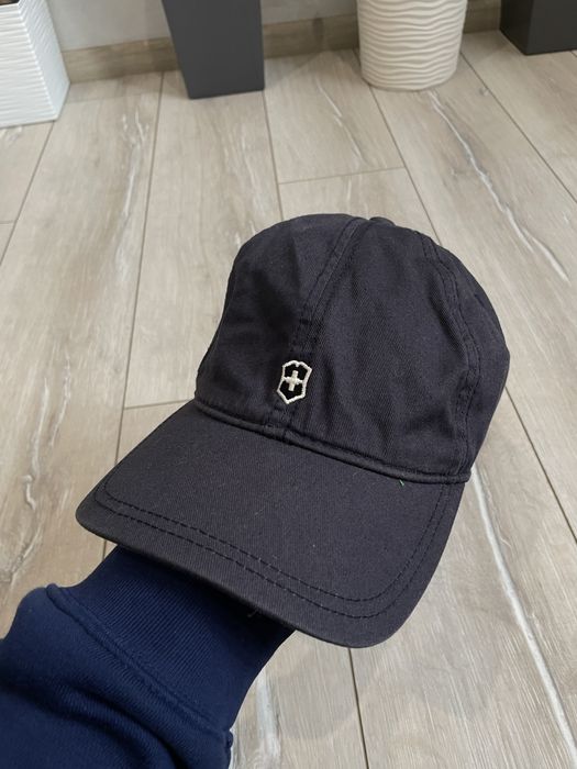 Кепка бейсболка Victorinox
