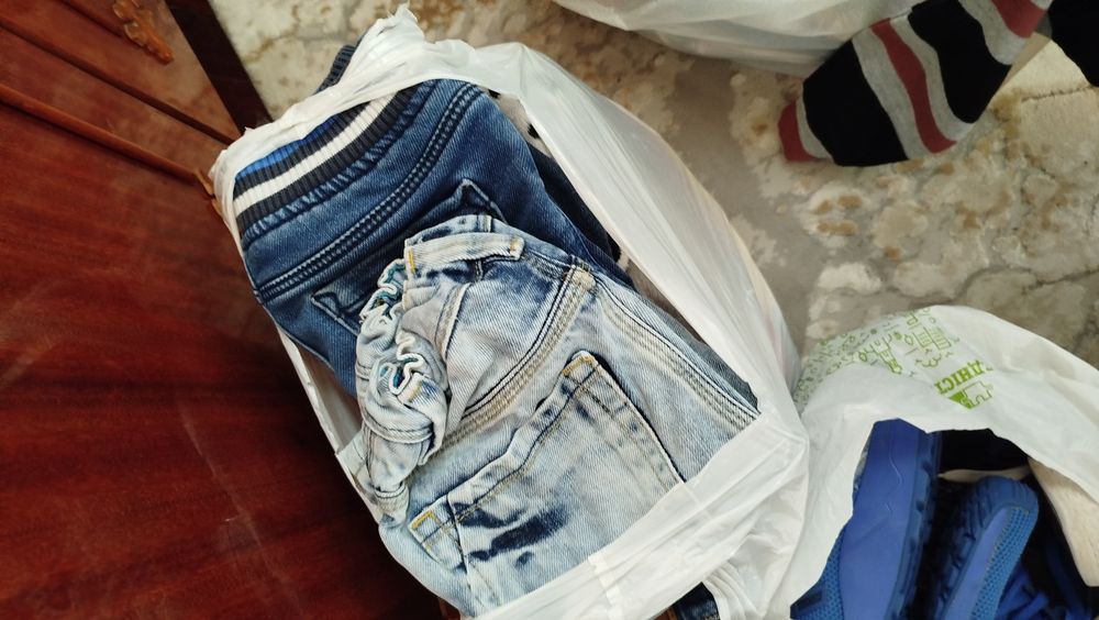 Віддам пакет одягу ,взуття ,іграшки .