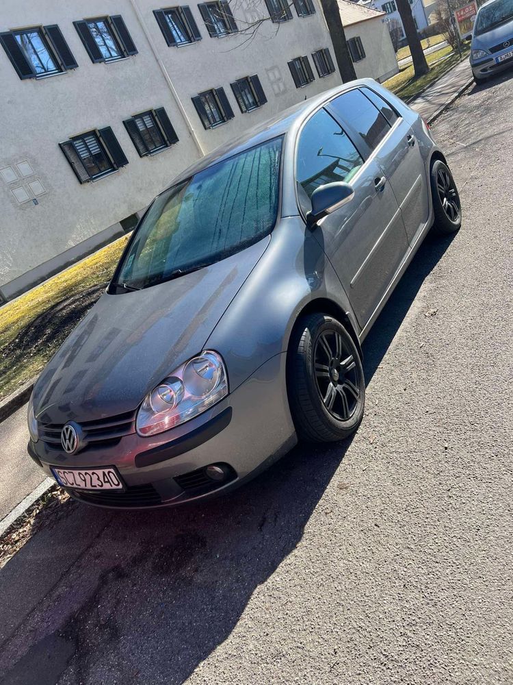 Sprzedam zadbane autko golf V