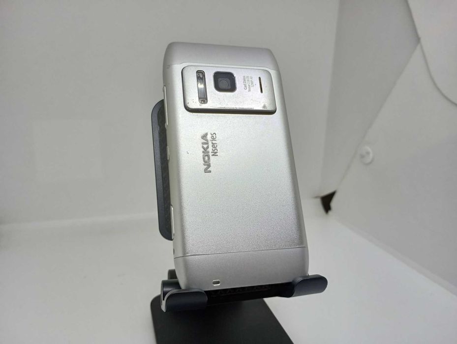 Srebrna Nokia N8 z oryginalnym ETUI (Transmiter FM, Optyka Carl Zeiss)