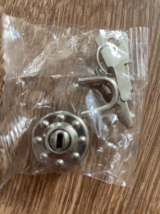 Замочек маленький .