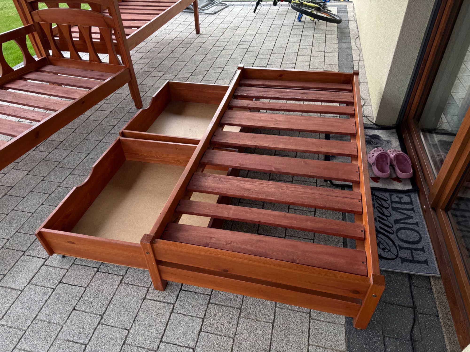 łóżko lite drewno pojedyncze z materacem 80cm szerokości szuflady