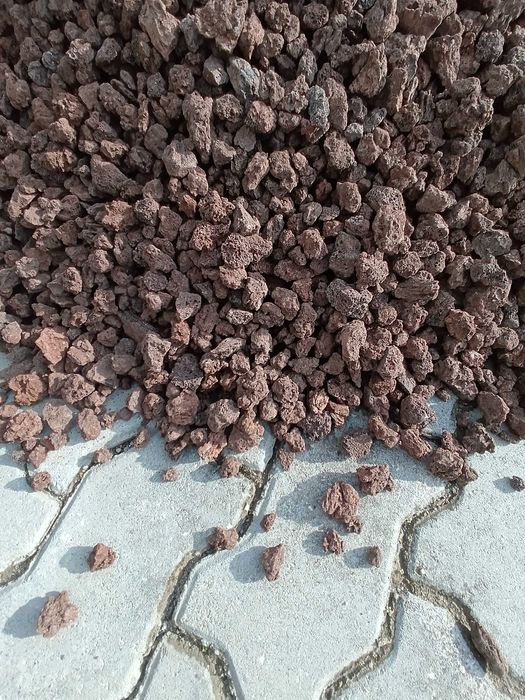 Pedra vulcanica 150€, gravilha vulcanica 1,5-4cm