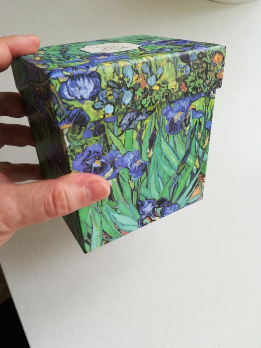 Pudełko dekoracyjne ozdobne prezentowe *Vincent Van Gogh Irysy; * koty