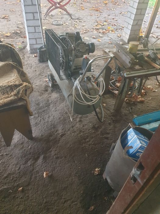 Компресор 400 литров.