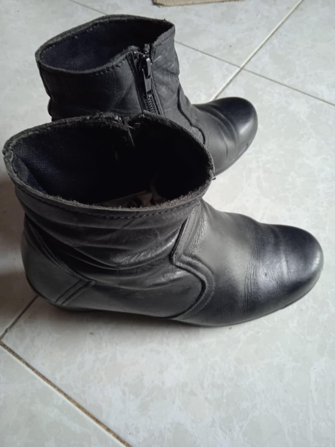 Botas em pele em bom estado Nº36