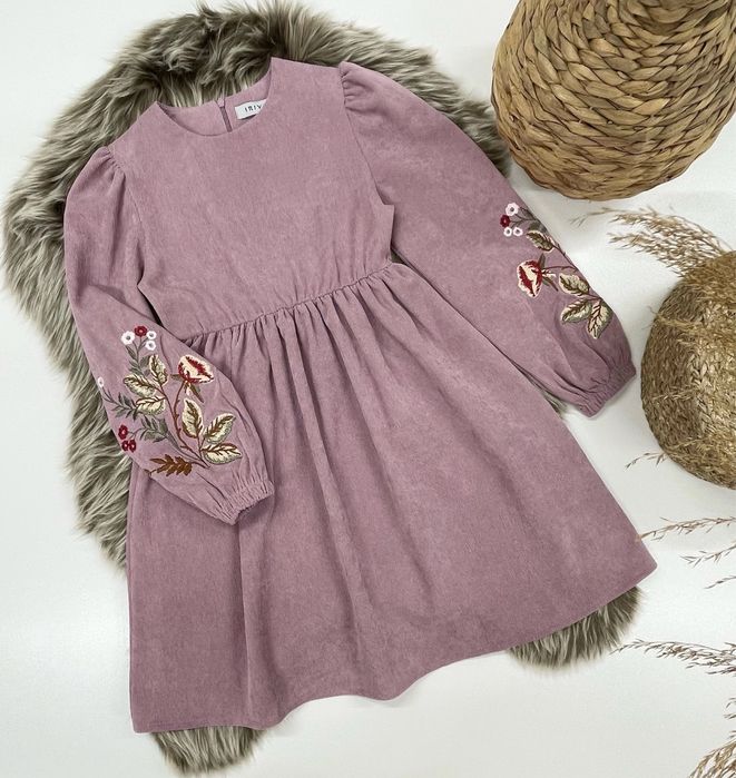 сукня з вишивкою для дівчинки 128,134,140,146,152