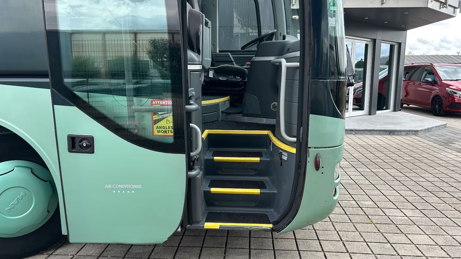 Автобус туристичний MAN R 08 Lions Coach E5 | 2009 рік | 489 454 км
