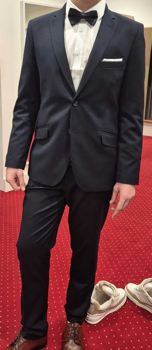 Garnitur granatowy klasyczny